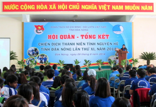 Quang cảnh lễ Hội quân - Tổng kết chiến dịch Thanh niên tình nguyện hè năm 2014 tại Đắk Nông