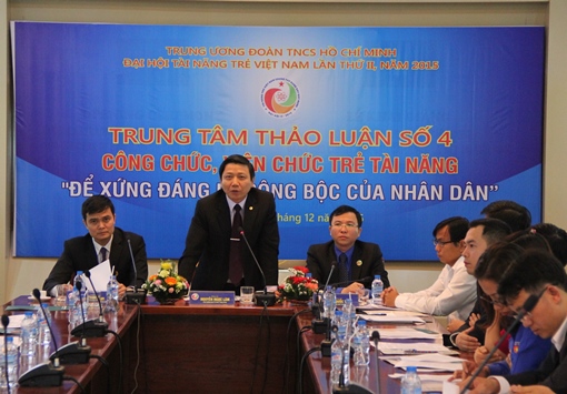 Đồng chí Nguyễn Ngọc Lâm- Phó Trưởng Ban Tổ chức Trung ương phát biểu tại diễn đàn