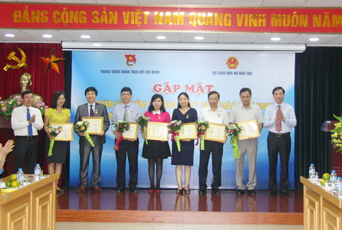 Đồng chí Nguyễn Thị Nghĩa cho rằng, việc trao tặng kỷ niệm chương "Vì thế hệ trẻ" cho các cán bộ, chuyên viên của Bộ GD&ĐT là sự ghi nhận, cổ vũ rất lớn đối với những người làm công tác giáo dục 