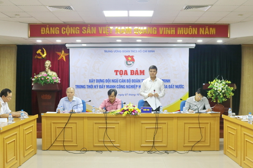 Bí thư Trung ương Đoàn Bùi Quang Huy đề nghị các đại biểu những hạn chế của đội ngũ cán bộ Đoàn, Hội, Đội hiện nay, những hạn chế trong từng khâu của công tác cán bộ