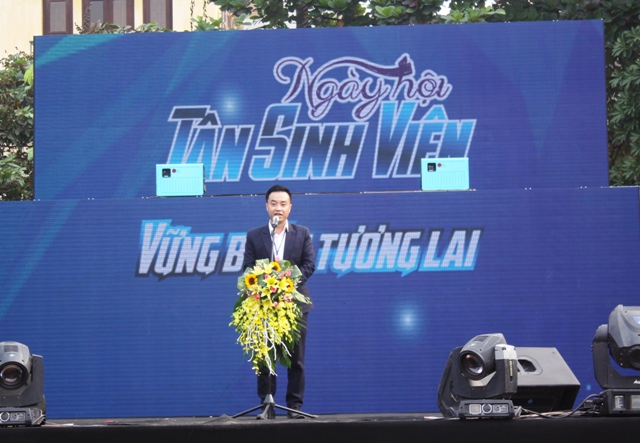Đồng chí Nguyễn Thiên Tú, Phó trưởng Ban Thanh niên trường học Trung ương Đoàn, Giám đốc Trung tâm Hỗ trợ và Phát triển thanh niên Việt Nam phát biểu khai mạc ngày hội