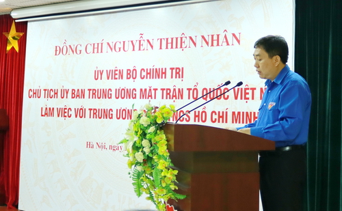 Bí thư thường trực BCH Trung ương Đoàn Nguyễn Mạnh Dũng trình bày báo cáo