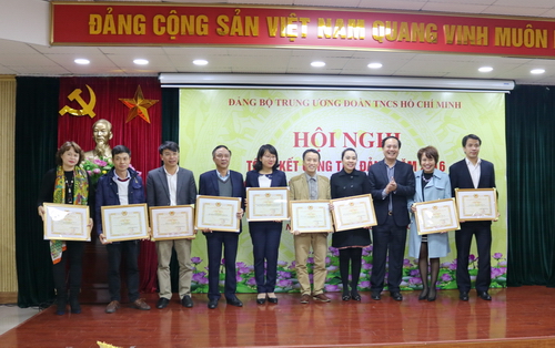Khen thưởng 21 tổ chức cơ sở Đảng đạt thành tích trong công tác xây dựng Đảng năm 2016