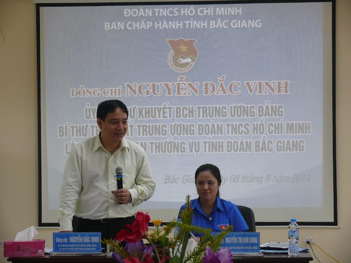 Đ/c Nguyễn Đắc Vinh - Bí thư thứ nhất Trung ương Đoàn, Chủ tịch Trung ương Hội LHTN Việt Nam phát biểu chỉ đạo tại buổi làm việc.