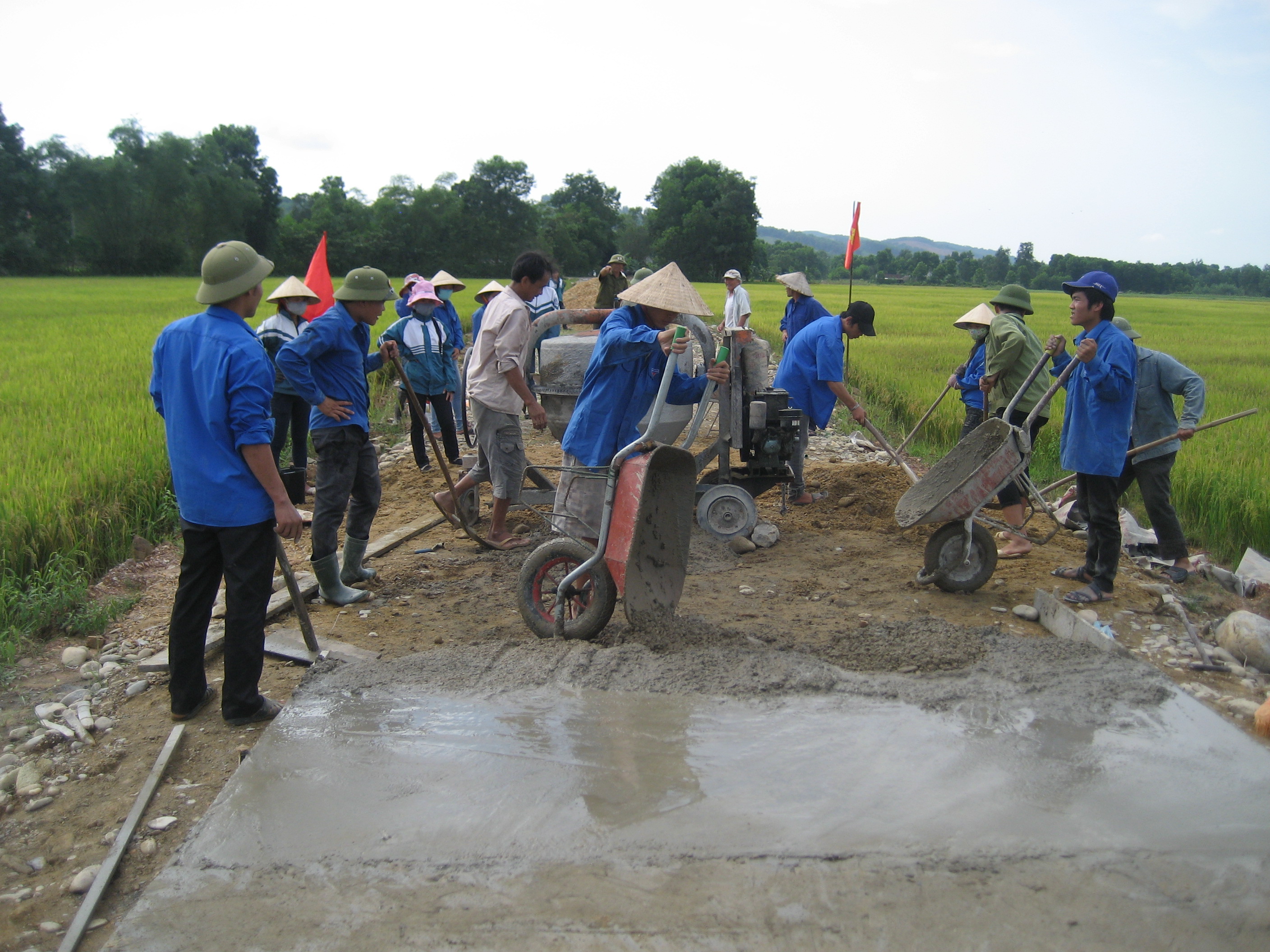 Hà Tĩnh: Những kết quả bước đầu từ Chiến dịch giao thông nông thôn, thủy lợi nội đồng năm 2013