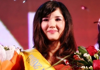 Ngô Tuyết Mai (Đại học Luật Hà Nội), giải nhất cuộc thi Gương mặt sinh viên 2011.
