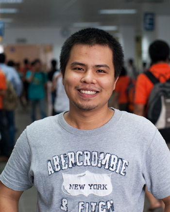  Nguyễn Công Danh vừa đỗ á khoa tốt nghiệp ĐH FPT năm 2011.
