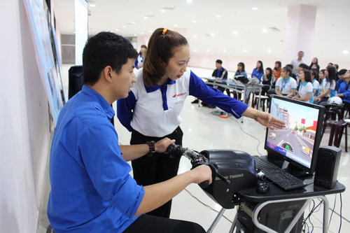 Tập huấn kỹ năng lái xe an toàn cho đoàn viên, thanh niên tại Ngày hội