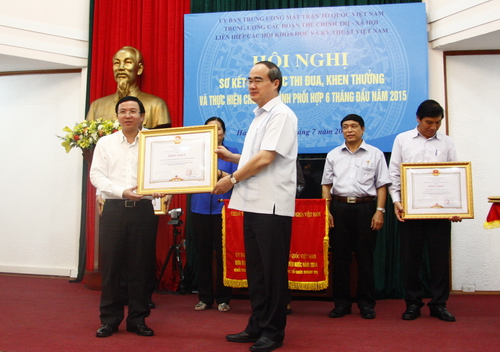 Trung ương Đoàn TNCS Hồ Chí Minh nhận Bằng khen của Thủ tướng Chính phủ vì có thành tích thi đua trong năm 2014