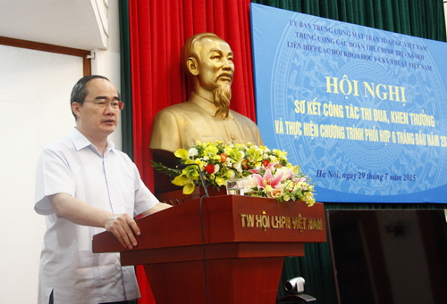 Chủ tịch Ủy ban Trung ương MTTQ Việt Nam Nguyễn Thiện Nhân phát biểu chỉ đạo Hội nghị