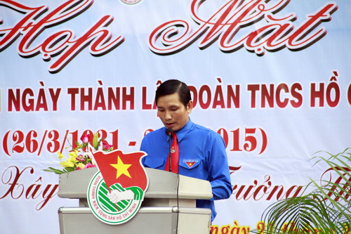 Đồng chí Trần Quốc Việt - Bí thư Tỉnh đoàn phát biểu ôn lại truyền thống