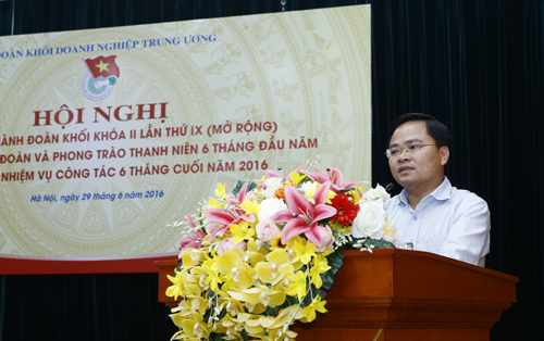 Đồng chí Nguyễn Anh Tuấn, Bí thư BCH TƯ Đoàn phát biểu tại hội nghị