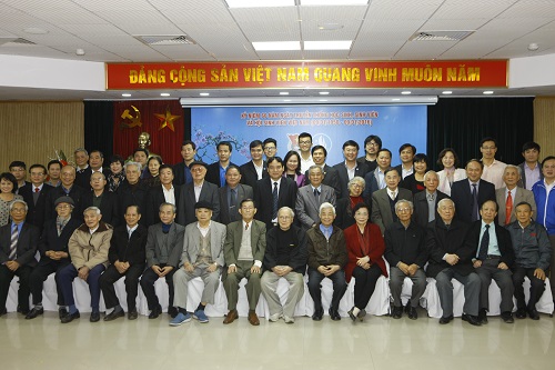 Các đồng chí lãnh đạo, cán bộ Hội Sinh viên Việt Nam và Ban Thanh niên trường học Trung ương Đoàn các thời kỳ chụp ảnh lưu niệm