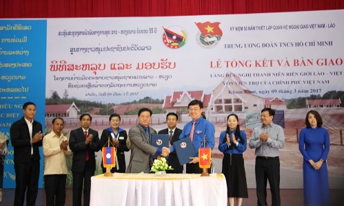 Lễ ký bàn giao giữa Trung ương Đoàn hai nước Việt – Lào