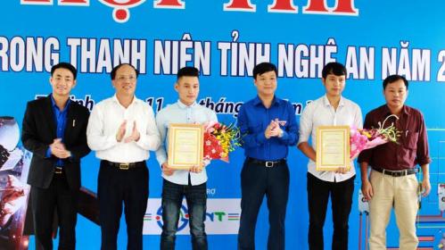 Giải nhất đã được trao cho thí sinh Hoàng Văn Đức - Trường CĐ KTCN Việt Nam Hàn Quốc (giải Nhất nghề Hàn) và thí sinh Thái Bá Lộc - Trường Đại học SPKT Vinh (giải Nhất nghề Điện)