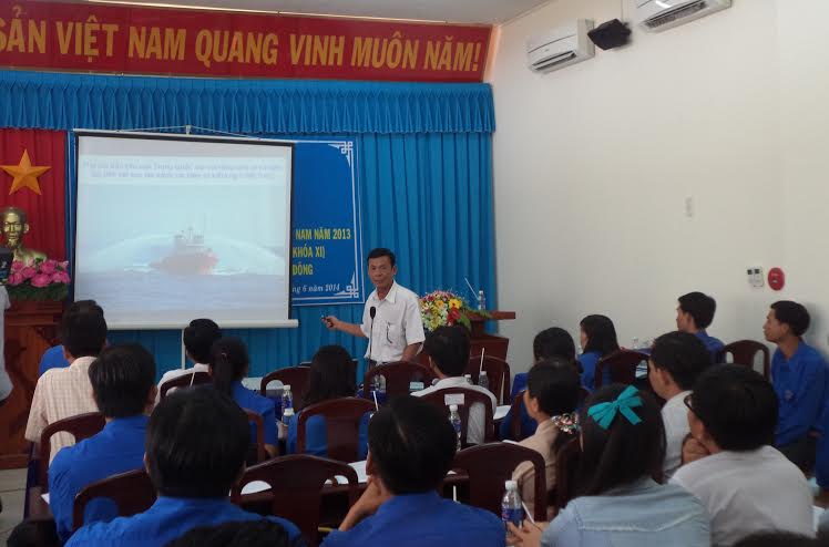 Đồng chí Đào Văn Liêm – Giám đốc Trung tâm Thông tin công tác Tuyên giáo ... Tuyên giáo Tỉnh ủy báo cáo chuyên đề về tình hình biển đông tại hội nghị.