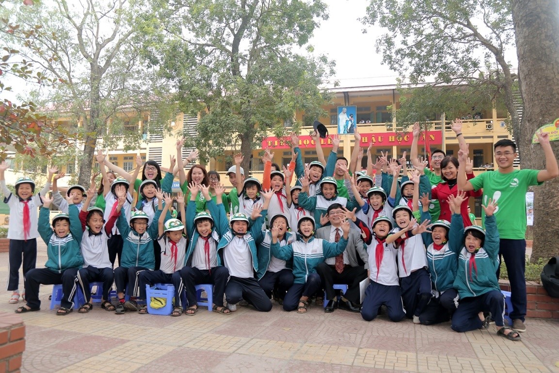 Hành trình đã trao tặng mũ bảo hiểm đến các em học sinh của nhiều trường tiểu học tại Hà Nội như Tiểu học Dịch Vọng B, Sơn Đồng (Hoài Đức), Bà Triệu, Phương Liệt, Chu Văn An, Hoàng Diệu...