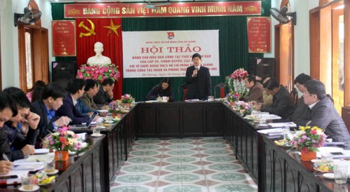 Đồng chí Nguyễn Trung Tài, Ủy viên Ban thường vụ Tỉnh ủy, Trưởng Ban Tổ chức Tỉnh ủy phát biểu kết luận Hội thảo