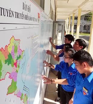  Bản đồ về các quần đảo của Việt Nam đã góp phần cung cấp thông tin về biển, đảo cho học sinh, sinh viên và ĐVTN.