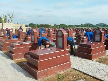 Tuổi trẻ Thái Nguyên tham gia vệ sinh Nghĩa trang Liệt sỹ