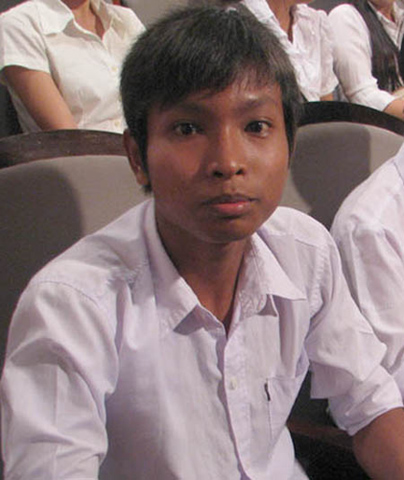 Tân sinh viên Khmer nghèo Thạch Hoàng Tú.