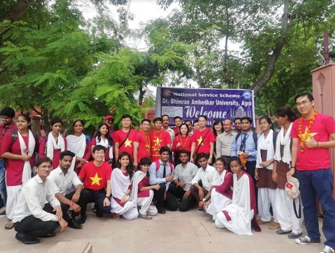 Hoạt động giao lưu với thanh niên trường đại học tại Ấn Độ ở Agra