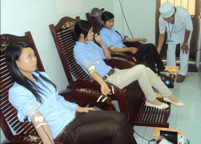  Các bạn Đoàn viên, thanh niên tham gia hiến máu nhân đạo cứu người 