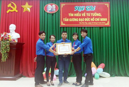 ĐVTN tham gia Hội thi tìm hiểu về tấm gương đạo đức Hồ Chí Minh