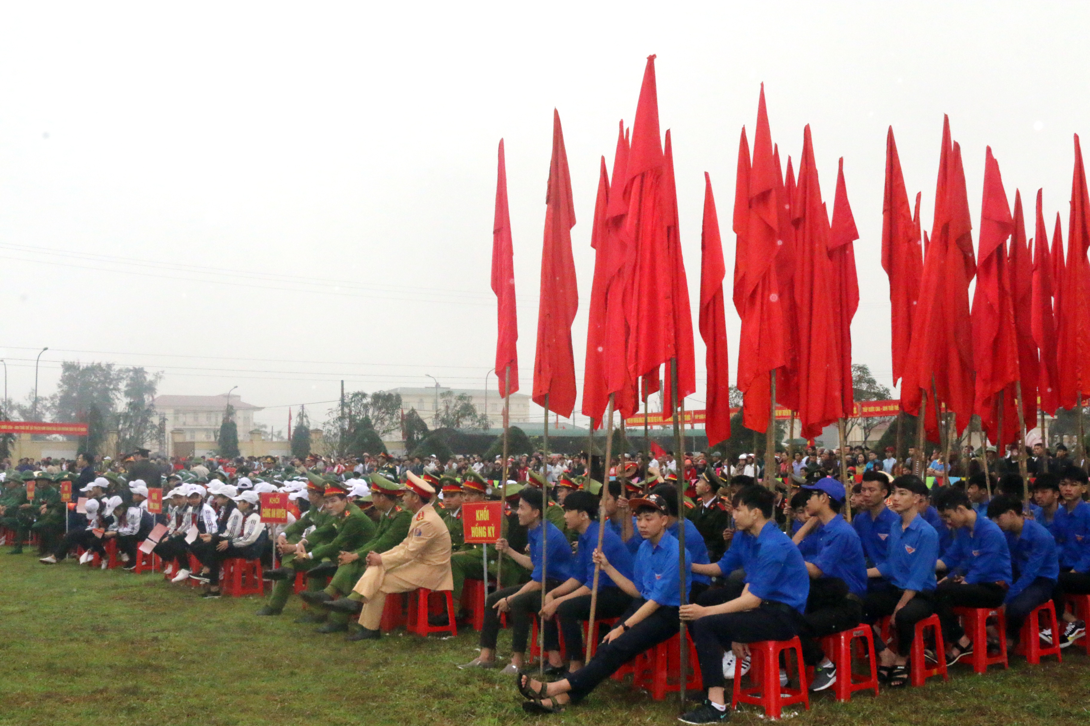 Quang cảnh buổi lễ giao nhận quân tại huyện Lộc Hà