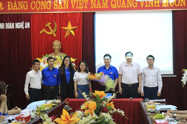 Chuc mưng đồng chí Le van luong giữ chức vụ Chủ tịch HSV tỉnh  khóa II nhiệm kỳ 2013 - 2018