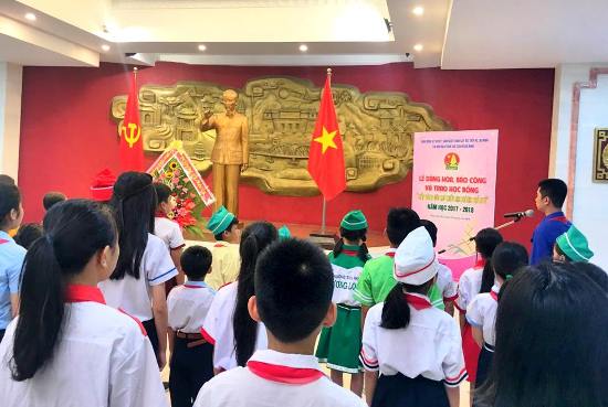 Hội đồng Đội TP Huế tổ chức dâng hoa, dâng hương tại Bảo tàng Hồ Chí Minh