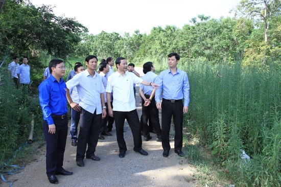 Đồng chí Phó Bí thư Tỉnh ủy Đỗ Minh Tuấn và đoàn công tác thăm Làng thanh niên lập nghiệp Sông Chàng