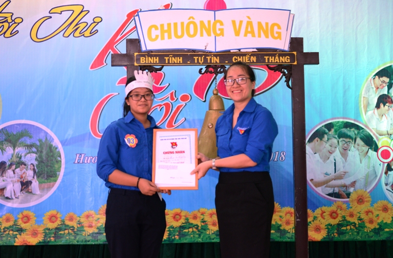 :Nguyễn Đoàn Khánh Linh - THPT Phú Bài giành quán quân Hội thi Khi tôi 18 năm 2018