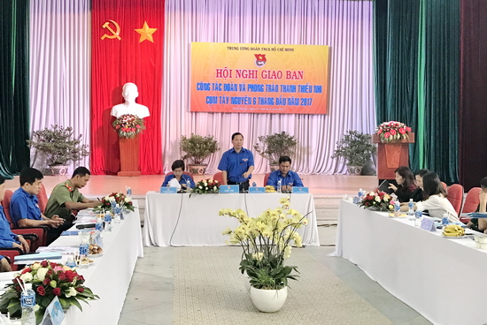 Đồng chí Nguyễn Phi Long - Bí thư Trung ương Đoàn, Chủ tịch Hội Liên hiệp Thanh niên Việt Nam phát biểu tại Hội nghị