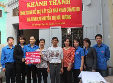 Hội đồng Đội quận Ngô Quyền hỗ trợ gia đình em Nguyễn Thị Mai Hương ở tổ dân phố số 3, xóm Trung, phường Đằng Giang kinh phí xây nhà mới