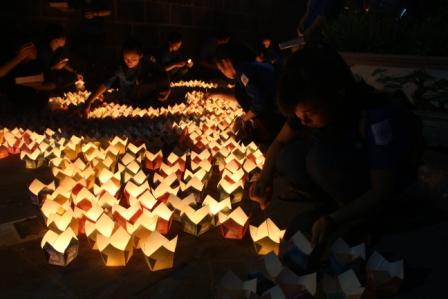 Tổ chức lễ thả đèn hoa đăng trên sông Thạch Hãn