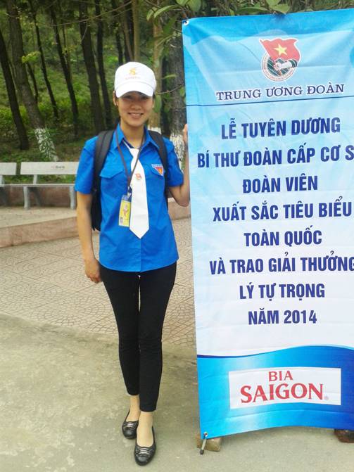 Chị Nguyễn Thị Lan dự Lễ trao giải Lý Tự Trọng tại Hà Tĩnh