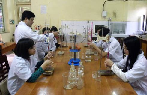 Hoạt động thực hành của sinh viên theo học ngành Hóa dược