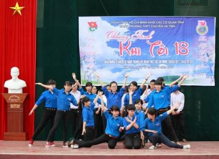 Chương trình “Khi tôi 18” của Đoàn trường THPT chuyên Hà Tĩnh
