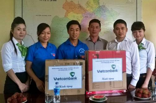 Đoàn khối Doanh nghiệp tỉnh trao tặng máy tính và đường truyền Internet miễn phí cho Đoàn xã Ân Phú – Huyện Vũ Quang