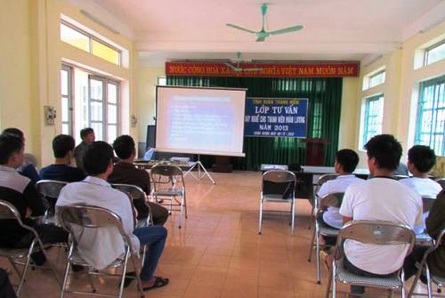 Lớp tư vấn, dạy nghề cho thanh niên hoàn lương tại Trung tâm quản lý sau cai nghiện huyện Trùng Khánh