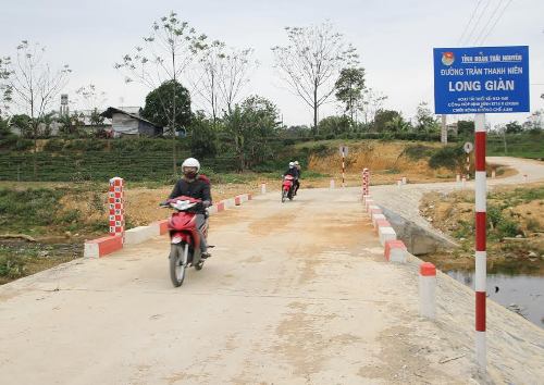 Công trình cầu nông thôn Long Giàn, tại xóm Đèo Khế, xã Khe Mo (Đồng Hỷ) đã góp phần thay đổi cuộc sống của người dân địa phương