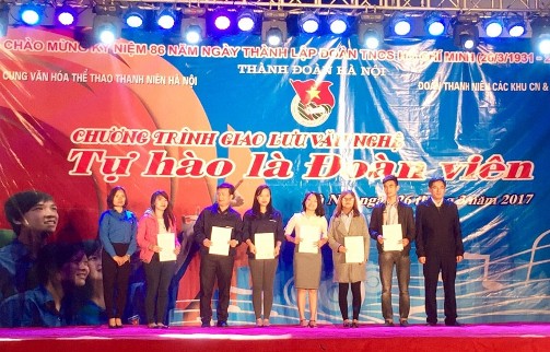  Trao quyết định cho Ban chấp hành lâm thời hai chi đoàn doanh nghiệp ngoài khu vực Nhà nước mới thành lập trong Tháng thanh niên 2017 thuộc công ty TNHH INOAC Việt Nam và công ty TNHH NIPPON PAINT Việt Nam (Hà Nội)